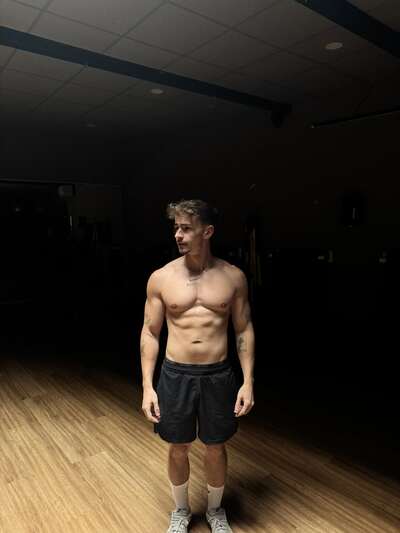 Max heute, trainiert und mit Sixpack